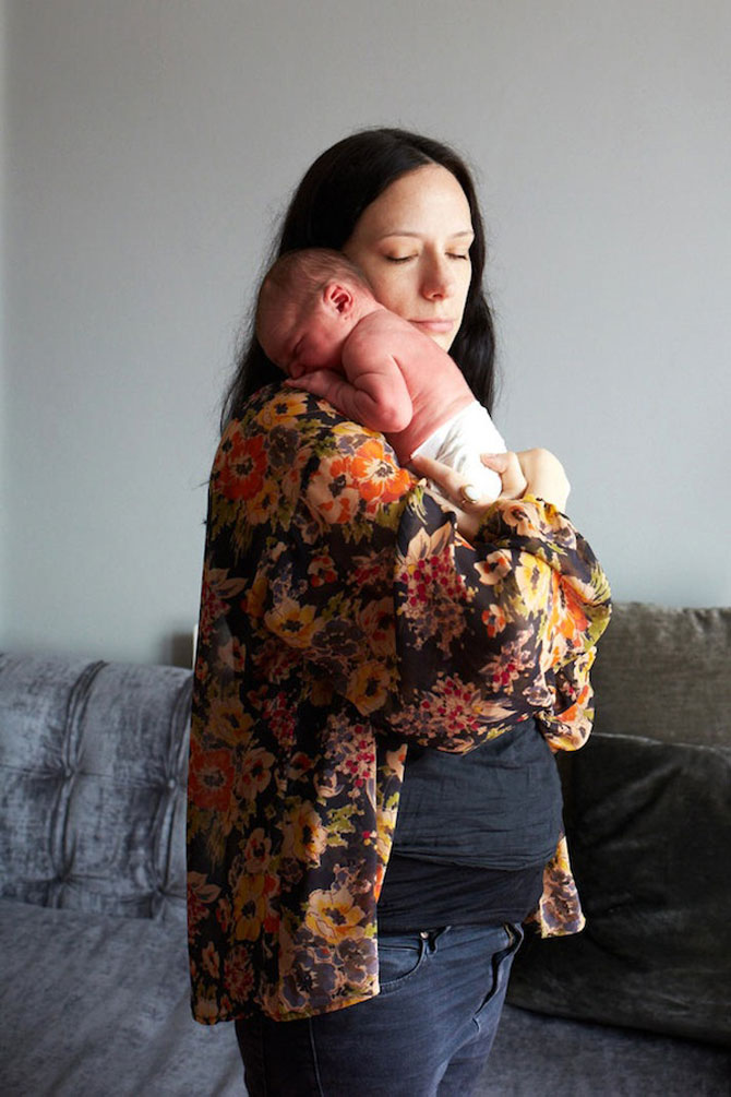 Emotie in portrete de mame cu bebelusi de o zi - Poza 2