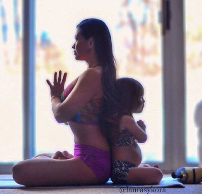 Mama si fiica, partenere de yoga - Poza 10