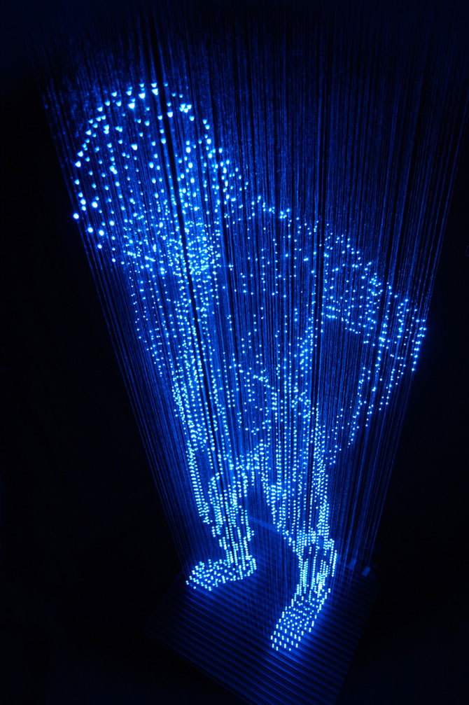 Makoto Tojiki sculpteaza in lumina - Poza 1