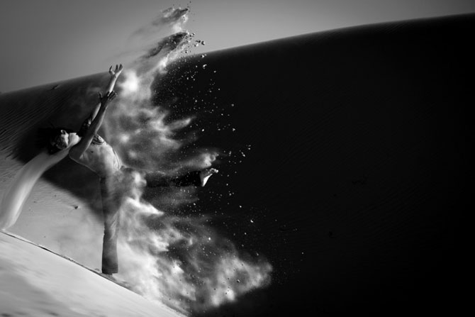 Unde de nisip in alb si negru, de Evelina Pentcheva - Poza 4