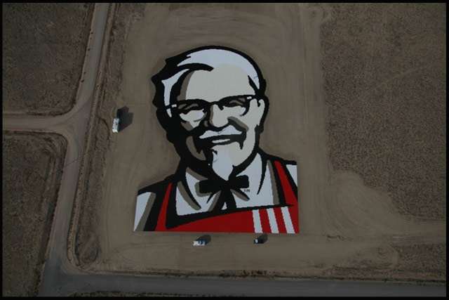 Cel mai mare logo KFC? - Poza 2