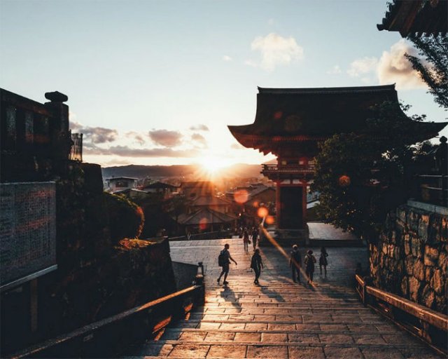 Frumusete cotidiana si mister, pe strazile din Japonia