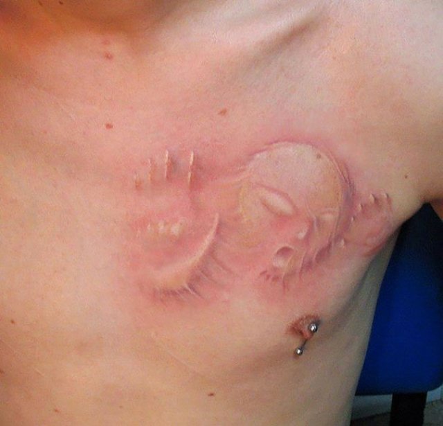Tatuaje 3D realiste: Cerneala care prinde viata cand simte miros de piele umana