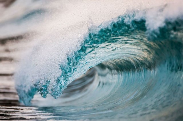 Frumusetea uluitoare a valurilor, in opt poze suprarealiste - Poza 4