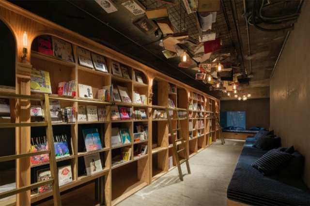 Hostelul-biblioteca: Locul in care dormi alaturi de carti, pe rafturi