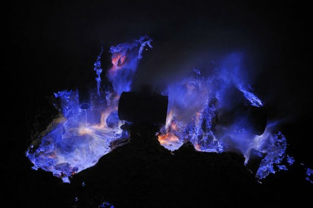 Kawah Ijen - Vulcanul cu lava albastra