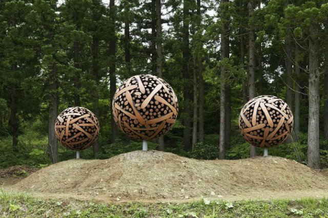 Magicianul lemnului: Transforma resturile de copaci in sculpturi sofisticate